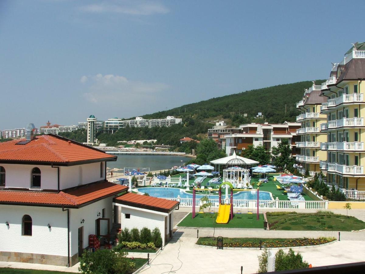 Апартаменты Apartamens For Rent At The Beach Bulgaria Свети-Влас Экстерьер фото
